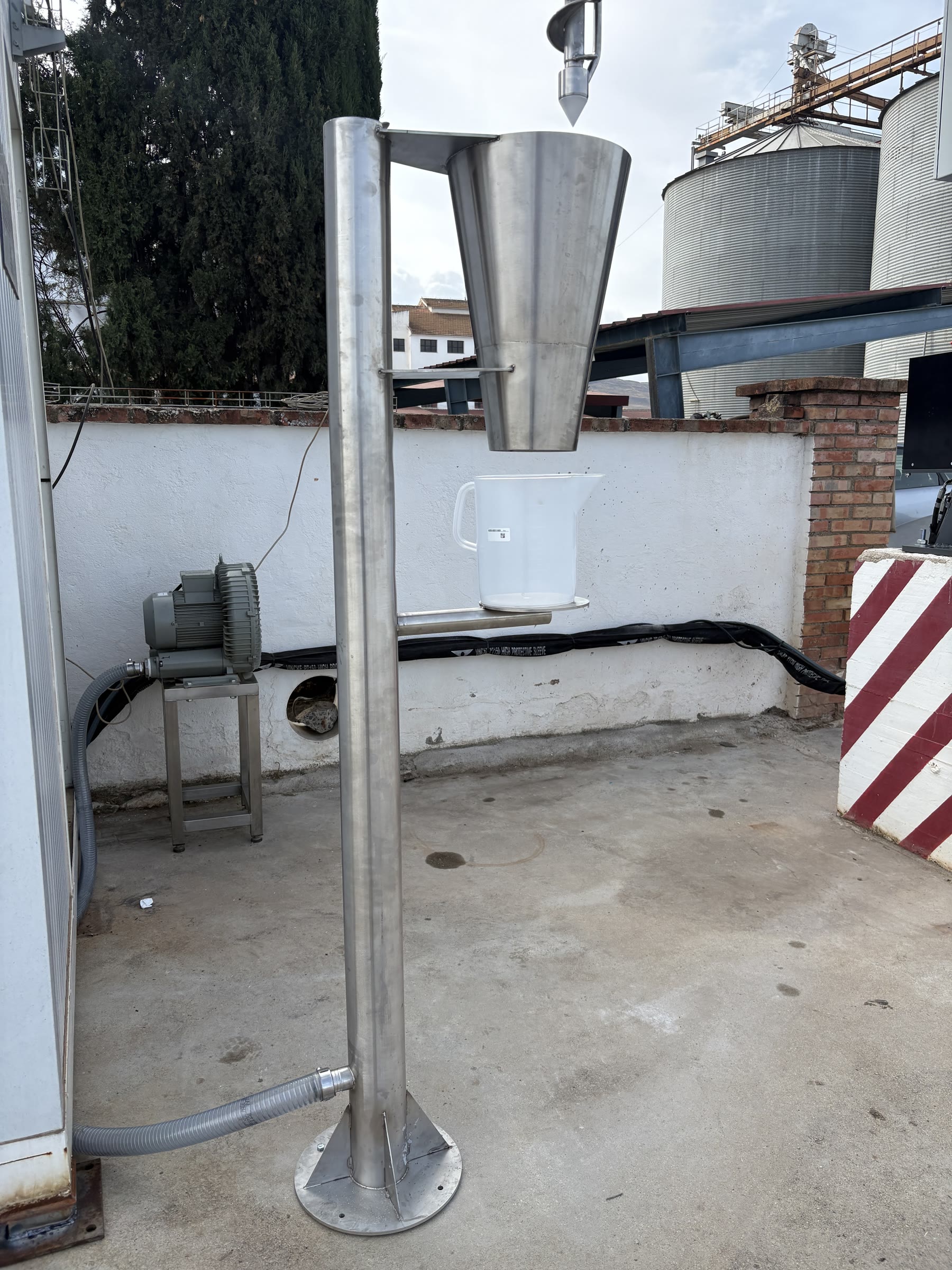 Punto de recogida y recipiente de una muestra de aceituna