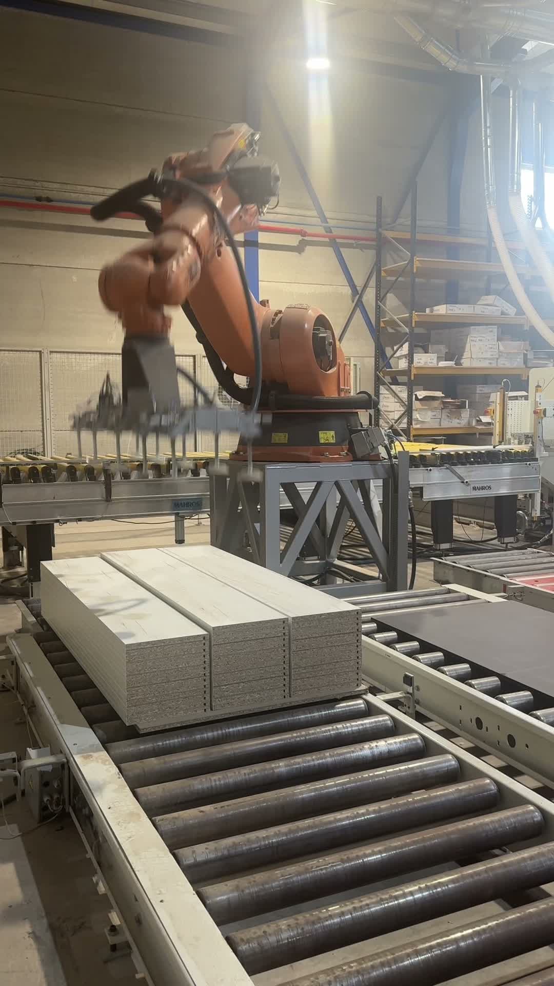 Célula robotizada real integrada por Sigma